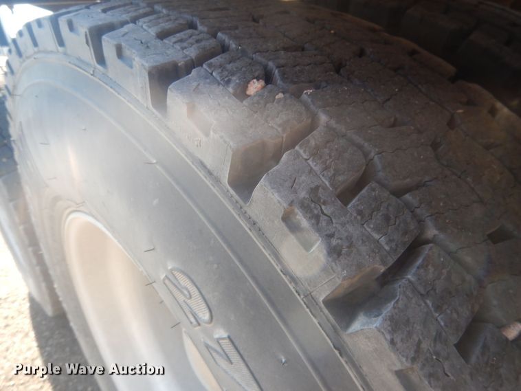 image for item HU9428 2008 Mack CXU613  semi truck