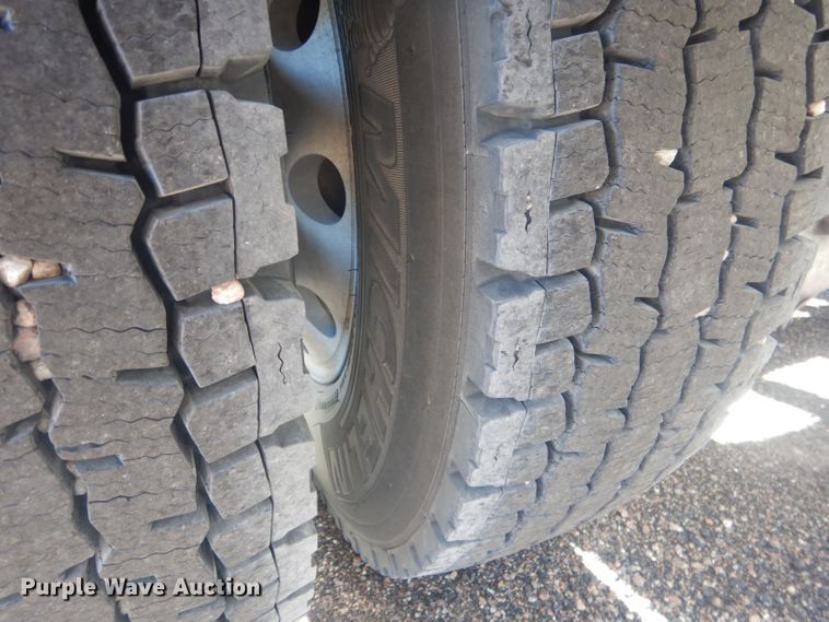 image for item HU9428 2008 Mack CXU613  semi truck