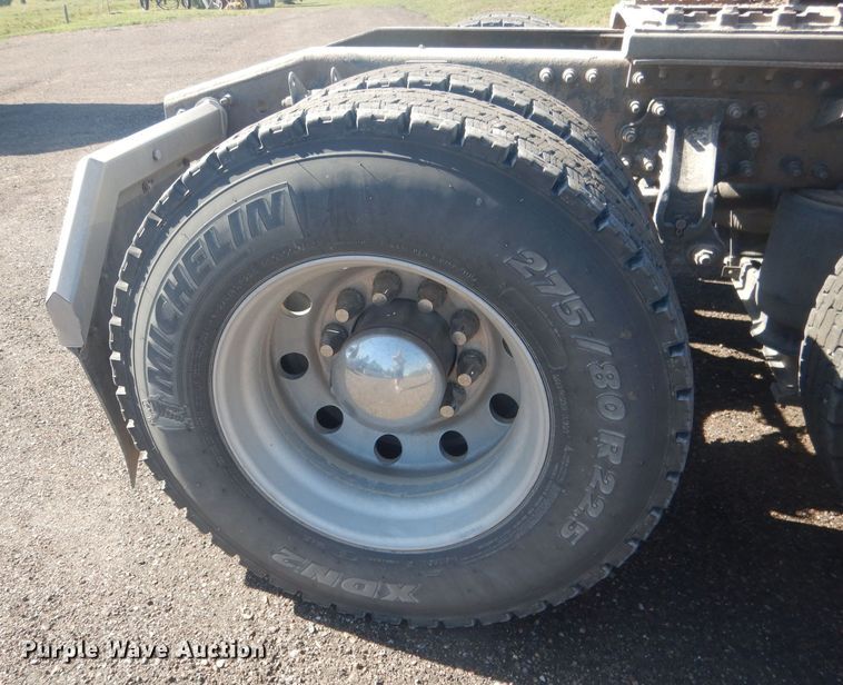 image for item HU9428 2008 Mack CXU613  semi truck