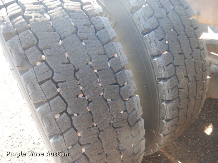 image for item HU9428 2008 Mack CXU613  semi truck