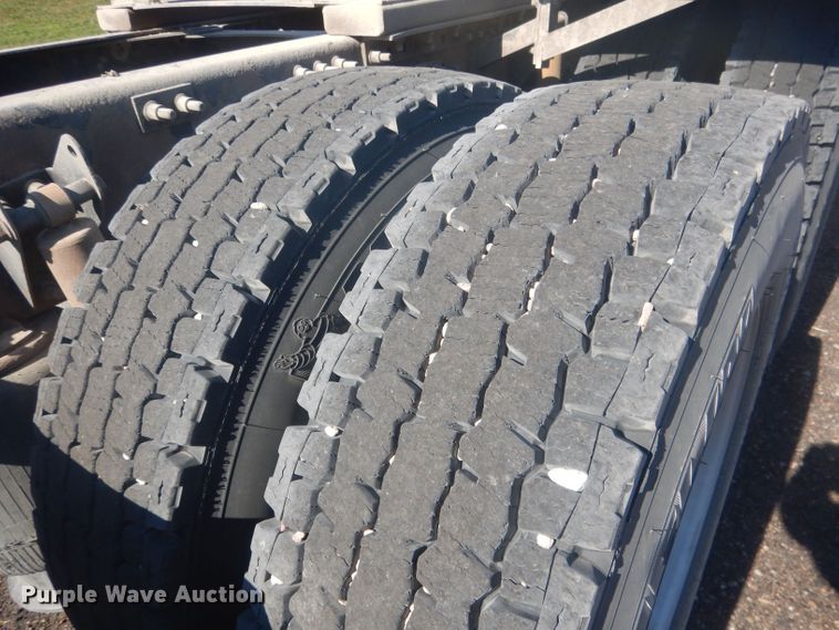 image for item HU9428 2008 Mack CXU613  semi truck