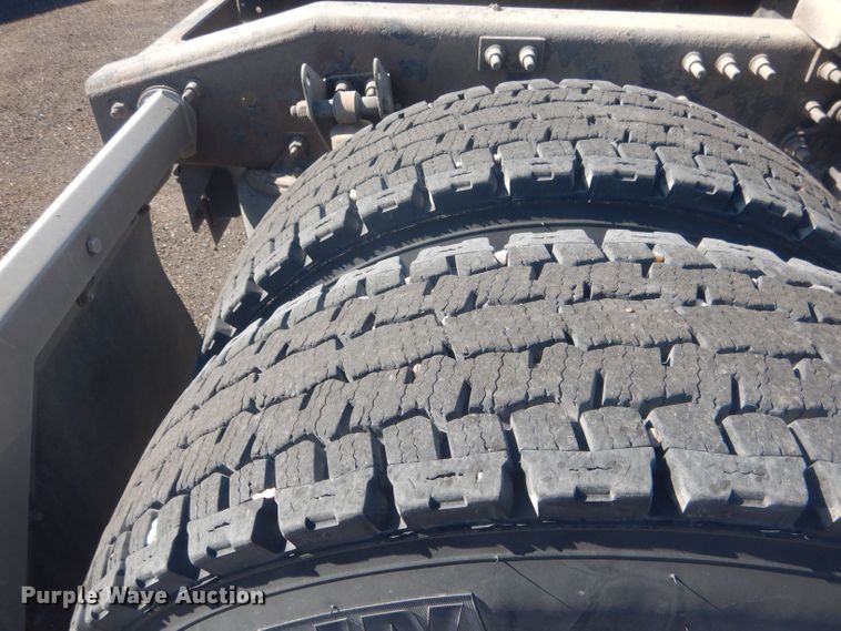 image for item HU9428 2008 Mack CXU613  semi truck