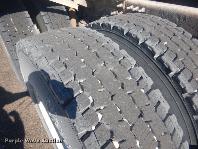 image for item HU9428 2008 Mack CXU613  semi truck