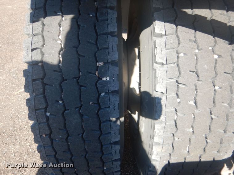 image for item HU9428 2008 Mack CXU613  semi truck