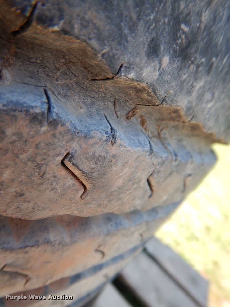 image for item JH9681 (4) Hankook TH22 245/70R17.5 tires and wheels