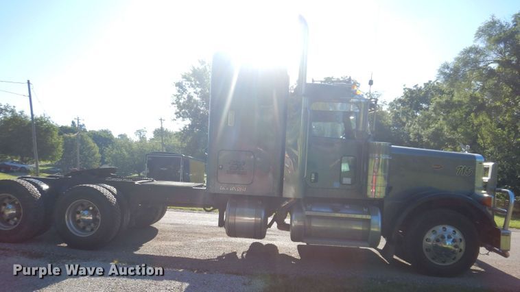 image for item JH9688 2006 Peterbilt 379  semi truck