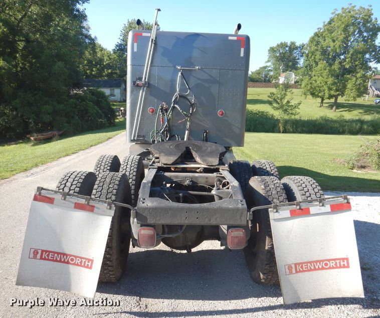 image for item JH9688 2006 Peterbilt 379  semi truck