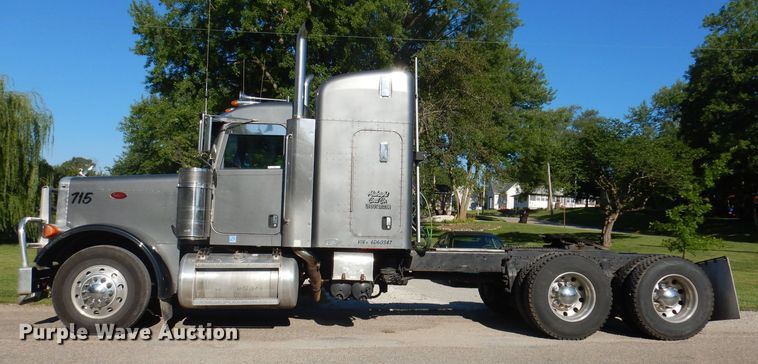 image for item JH9688 2006 Peterbilt 379  semi truck
