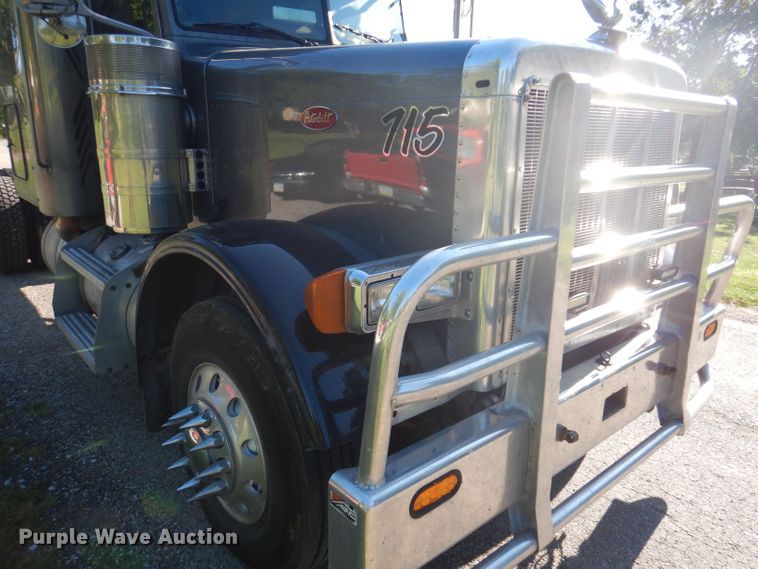 image for item JH9688 2006 Peterbilt 379  semi truck