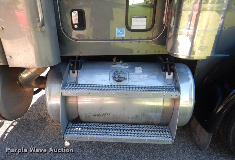 image for item JH9688 2006 Peterbilt 379  semi truck