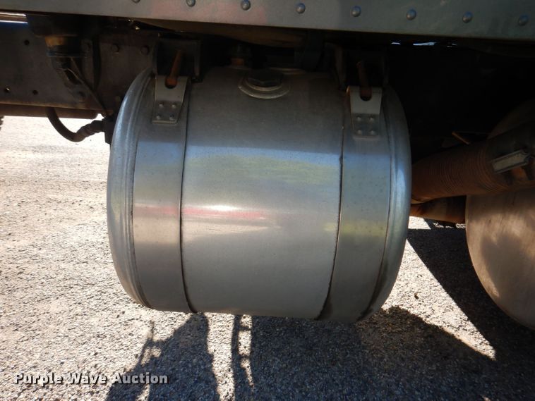 image for item JH9688 2006 Peterbilt 379  semi truck