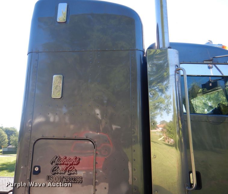 image for item JH9688 2006 Peterbilt 379  semi truck