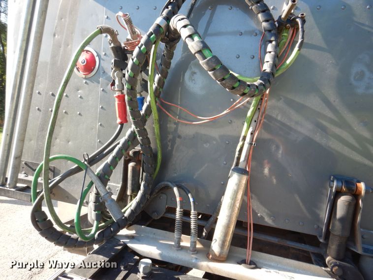 image for item JH9688 2006 Peterbilt 379  semi truck