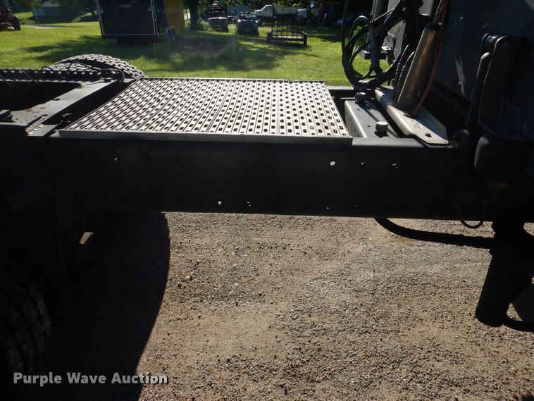 image for item JH9688 2006 Peterbilt 379  semi truck