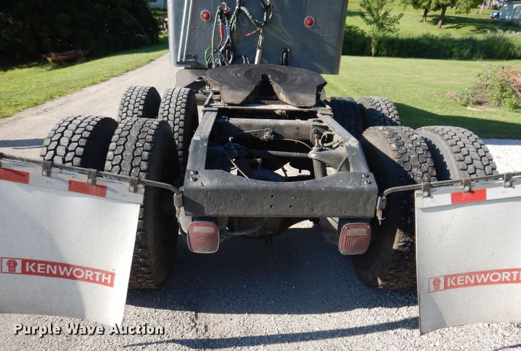 image for item JH9688 2006 Peterbilt 379  semi truck