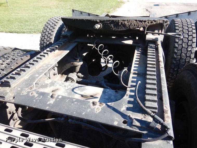 image for item JH9688 2006 Peterbilt 379  semi truck