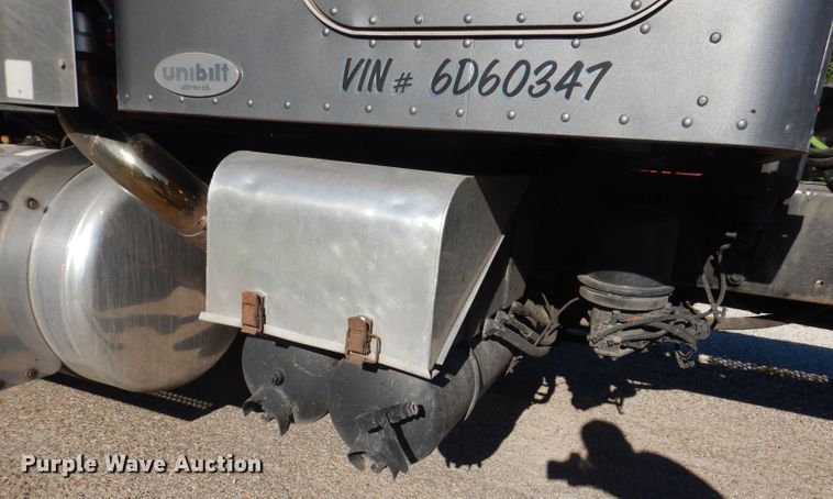 image for item JH9688 2006 Peterbilt 379  semi truck