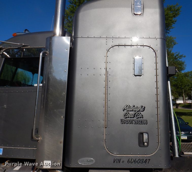 image for item JH9688 2006 Peterbilt 379  semi truck