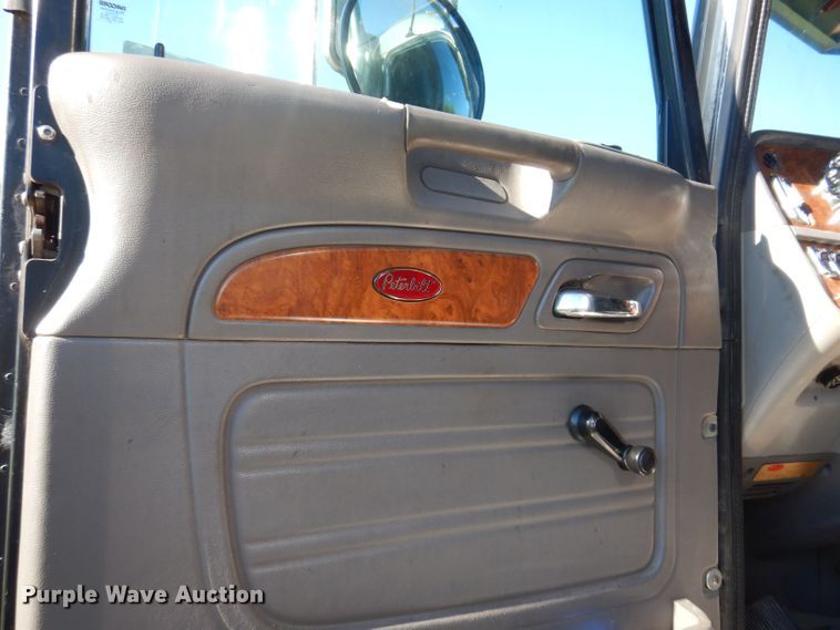 image for item JH9688 2006 Peterbilt 379  semi truck