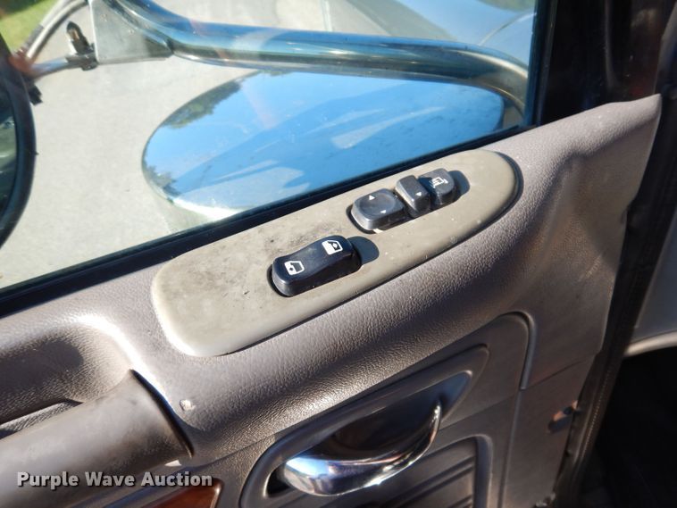 image for item JH9688 2006 Peterbilt 379  semi truck