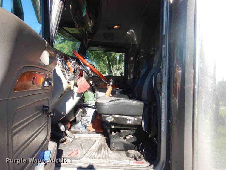 image for item JH9688 2006 Peterbilt 379  semi truck