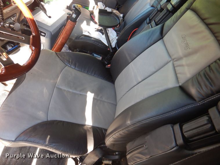 image for item JH9688 2006 Peterbilt 379  semi truck