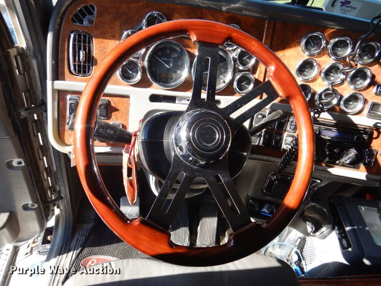 image for item JH9688 2006 Peterbilt 379  semi truck