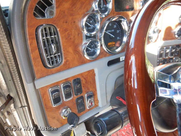 image for item JH9688 2006 Peterbilt 379  semi truck