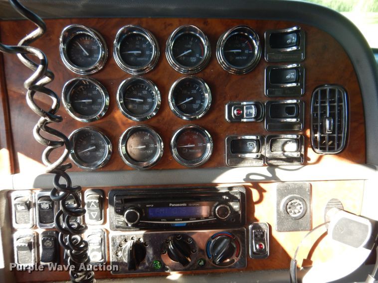 image for item JH9688 2006 Peterbilt 379  semi truck