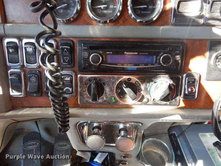 image for item JH9688 2006 Peterbilt 379  semi truck