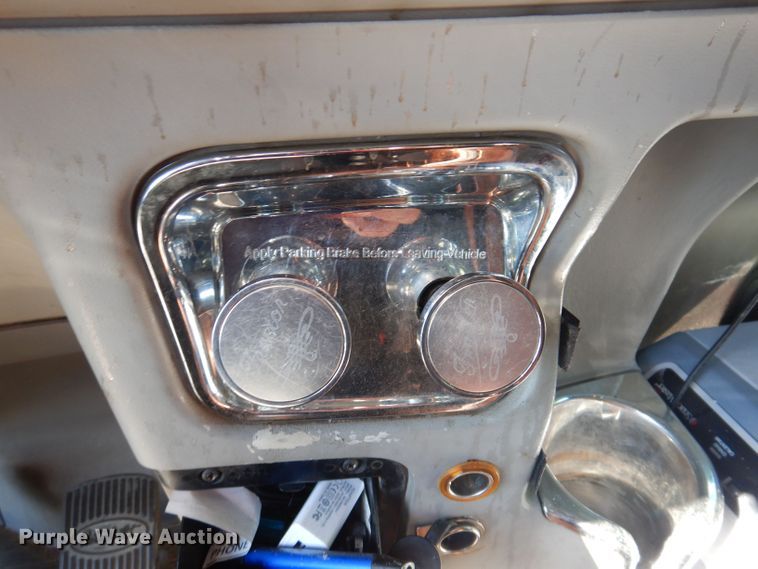 image for item JH9688 2006 Peterbilt 379  semi truck