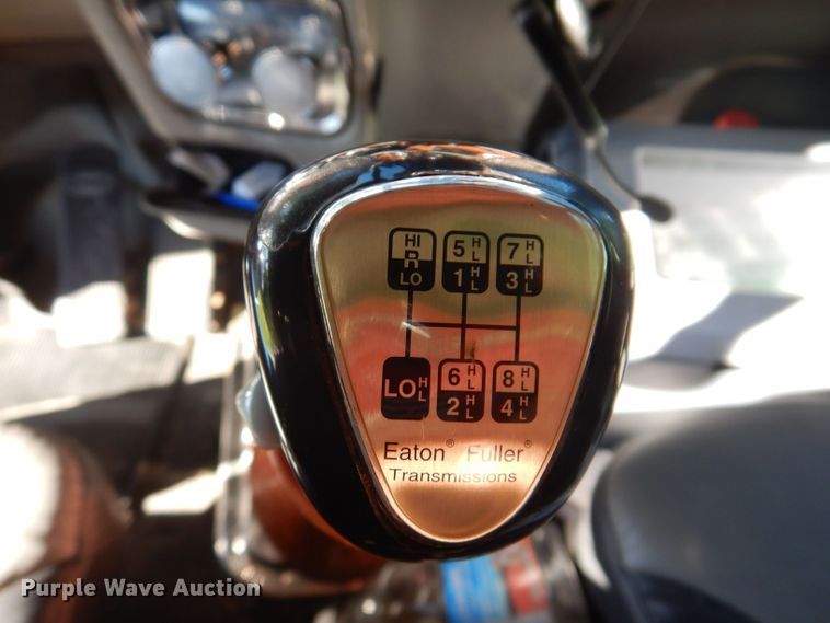 image for item JH9688 2006 Peterbilt 379  semi truck