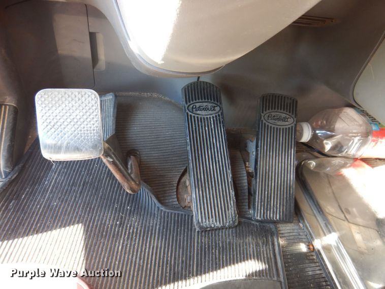 image for item JH9688 2006 Peterbilt 379  semi truck