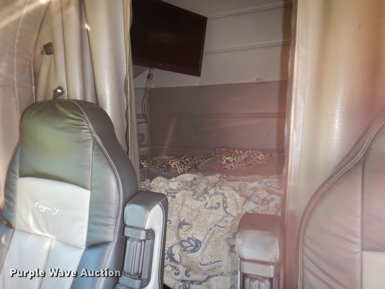 image for item JH9688 2006 Peterbilt 379  semi truck