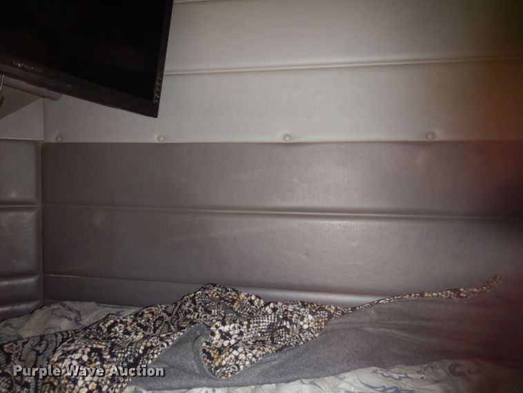 image for item JH9688 2006 Peterbilt 379  semi truck