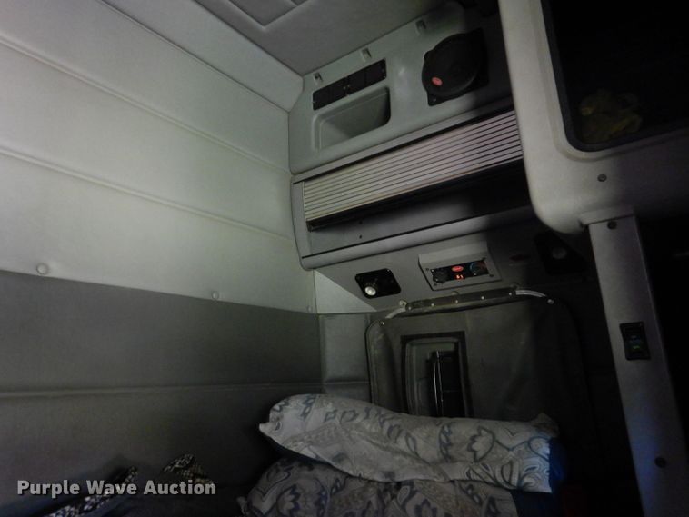 image for item JH9688 2006 Peterbilt 379  semi truck