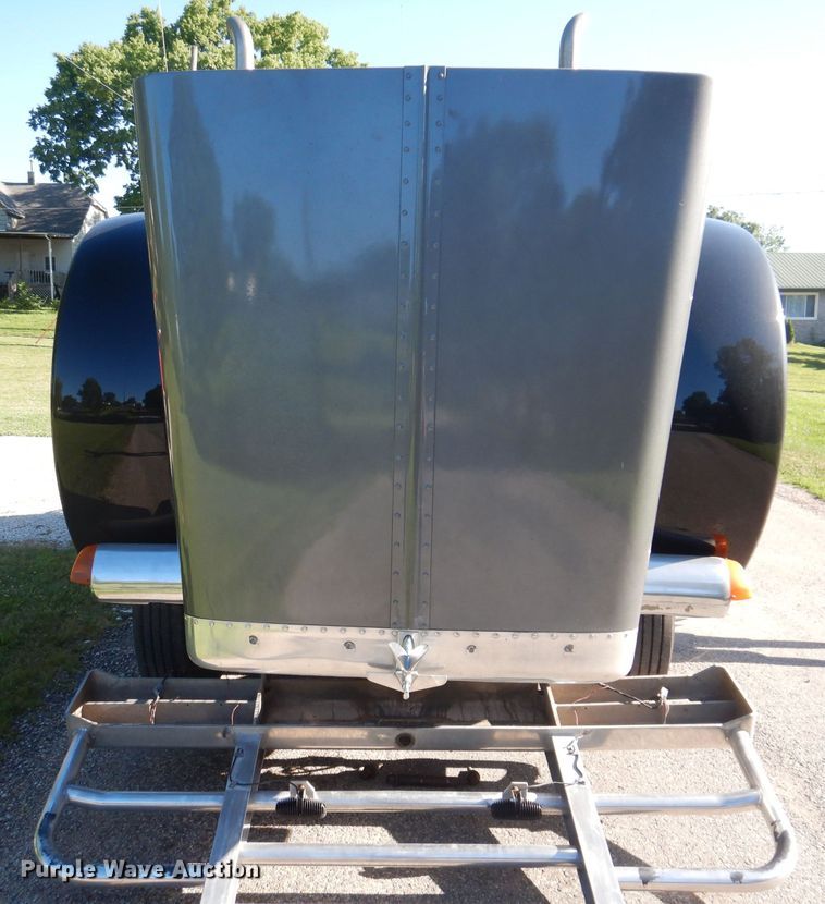 image for item JH9688 2006 Peterbilt 379  semi truck