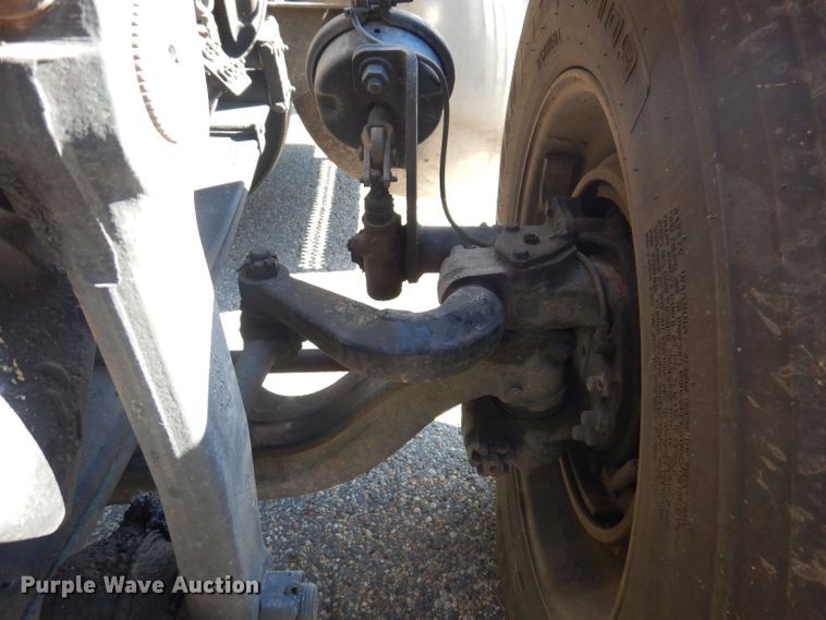 image for item JH9688 2006 Peterbilt 379  semi truck