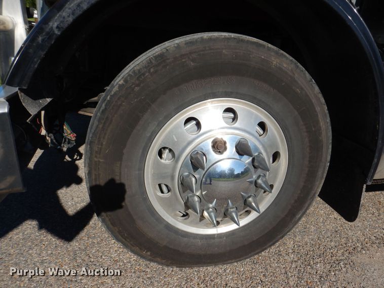 image for item JH9688 2006 Peterbilt 379  semi truck