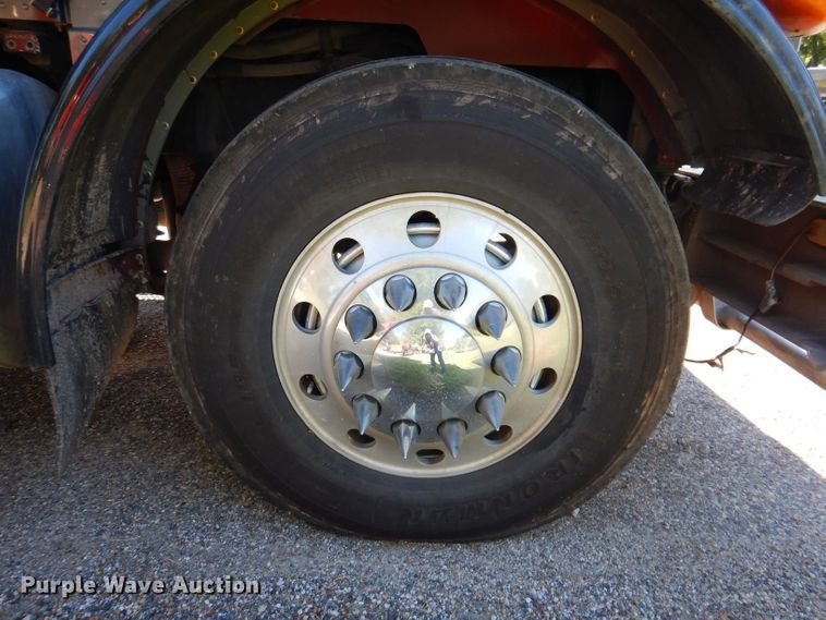 image for item JH9688 2006 Peterbilt 379  semi truck