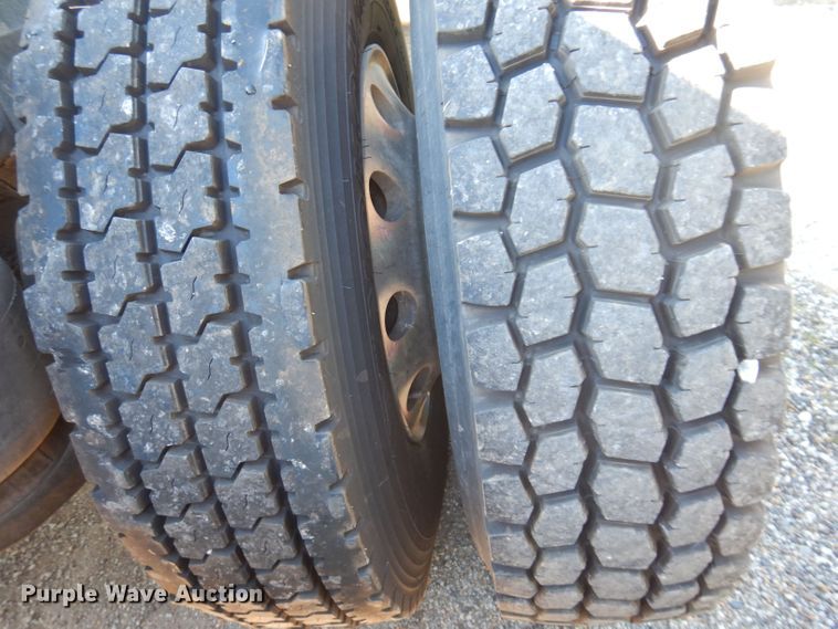 image for item JH9688 2006 Peterbilt 379  semi truck