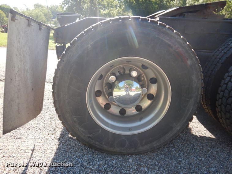 image for item JH9688 2006 Peterbilt 379  semi truck