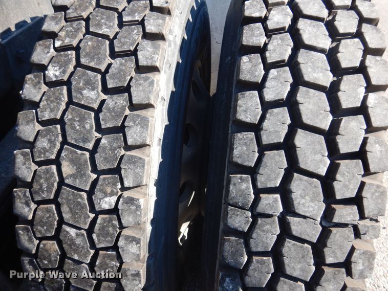 image for item JH9688 2006 Peterbilt 379  semi truck