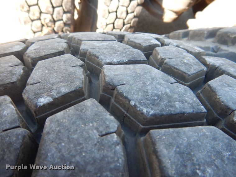 image for item JH9688 2006 Peterbilt 379  semi truck