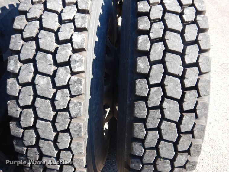 image for item JH9688 2006 Peterbilt 379  semi truck