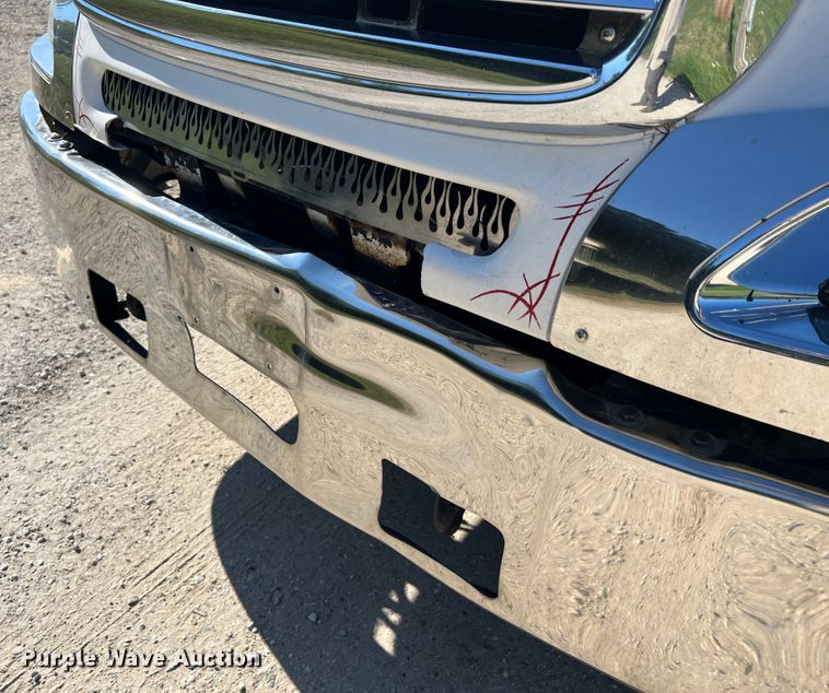 image for item JM9236 2001 Freightliner Columbia  semi truck