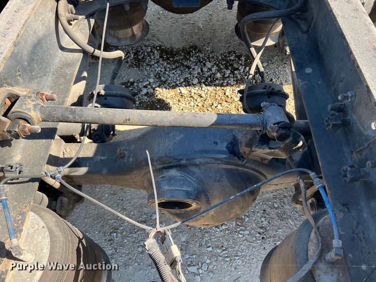 image for item JM9236 2001 Freightliner Columbia  semi truck