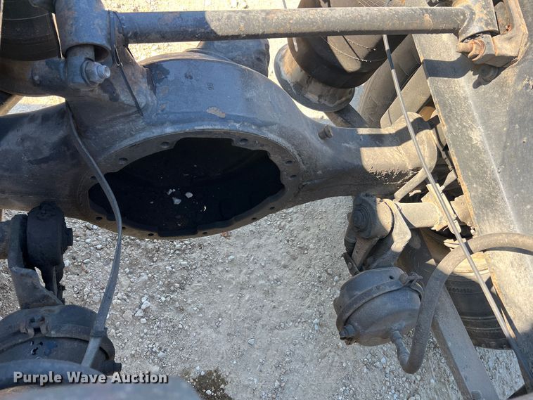 image for item JM9236 2001 Freightliner Columbia  semi truck