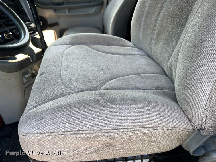 image for item JM9236 2001 Freightliner Columbia  semi truck