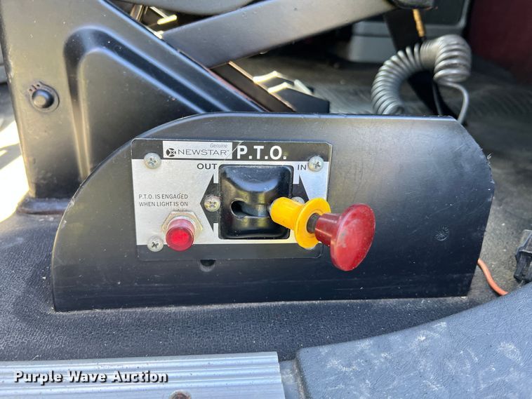 image for item JM9236 2001 Freightliner Columbia  semi truck